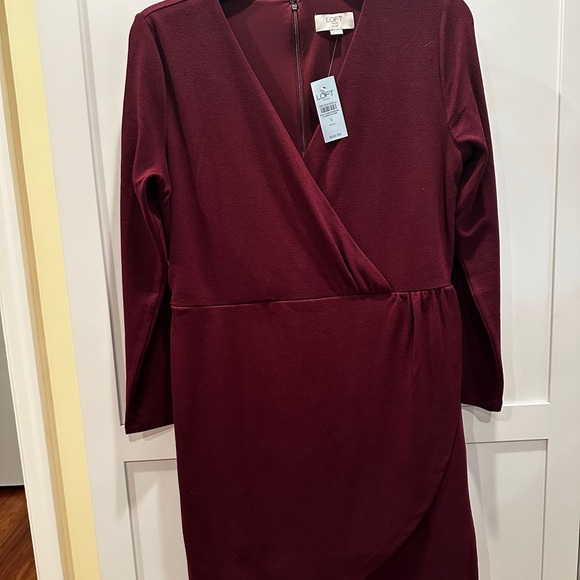 LOFT Dresses & Skirts - LOFT 8P gorgeous Burgundy Dress